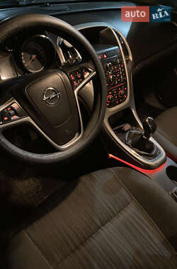 Хэтчбек Opel Astra 2010 в 