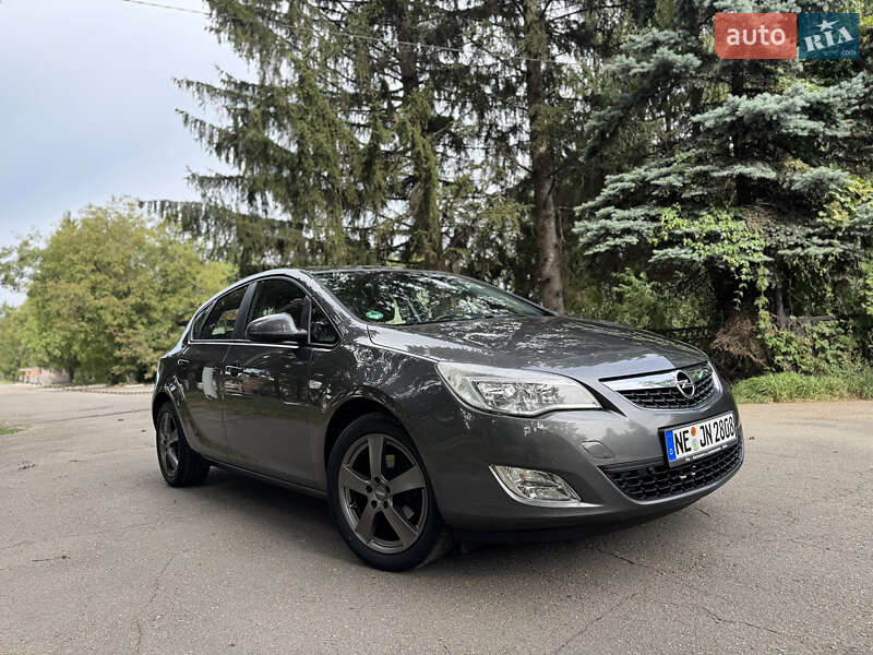 Хэтчбек Opel Astra 2010 в Умани