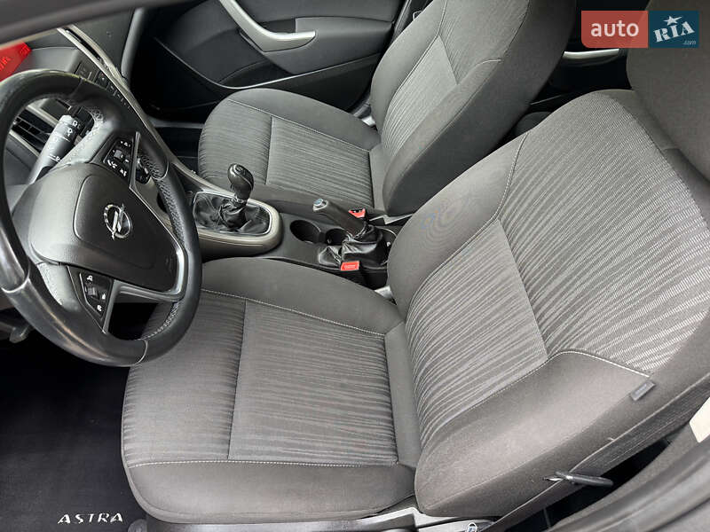 Хэтчбек Opel Astra 2010 в Умани