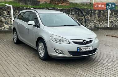 Універсал Opel Astra 2011 в Рівному