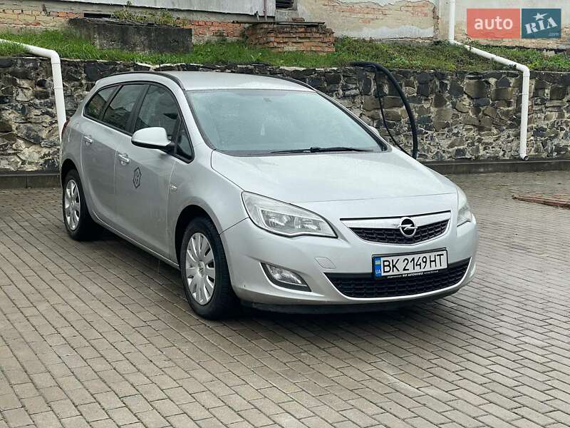 Opel Astra 2011