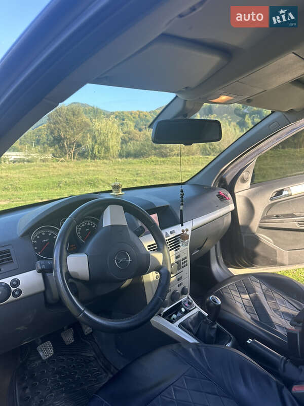 Хэтчбек Opel Astra 2007 в Хусте
