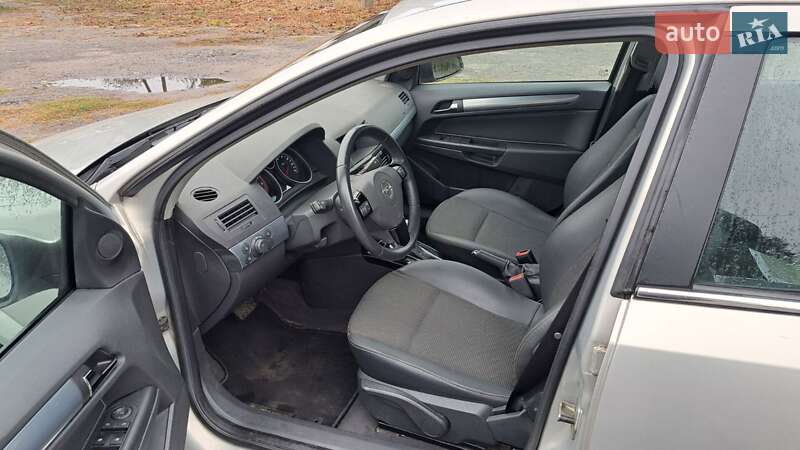 Хэтчбек Opel Astra 2008 в Умани