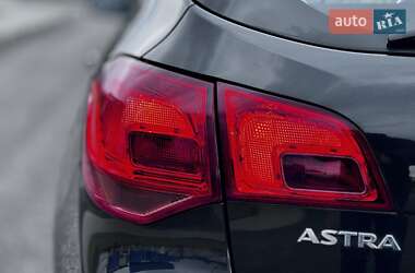 Универсал Opel Astra 2013 в 