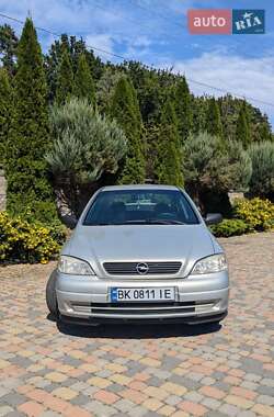 Седан Opel Astra 2006 в 