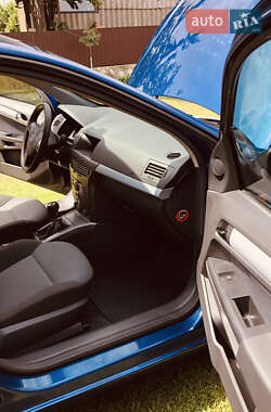 Универсал Opel Astra 2005 в 