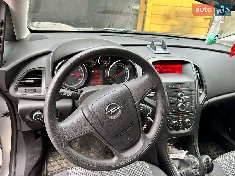 Хэтчбек Opel Astra 2010 в Черновцах