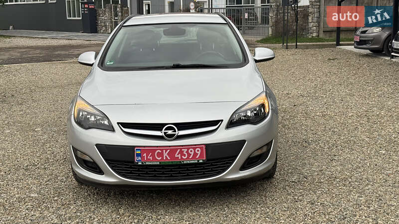 Универсал Opel Astra 2015 в Калуше