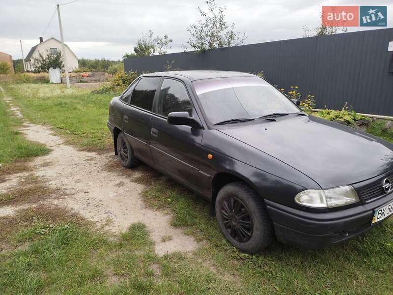 Седан Opel Astra 1994 в Костополе