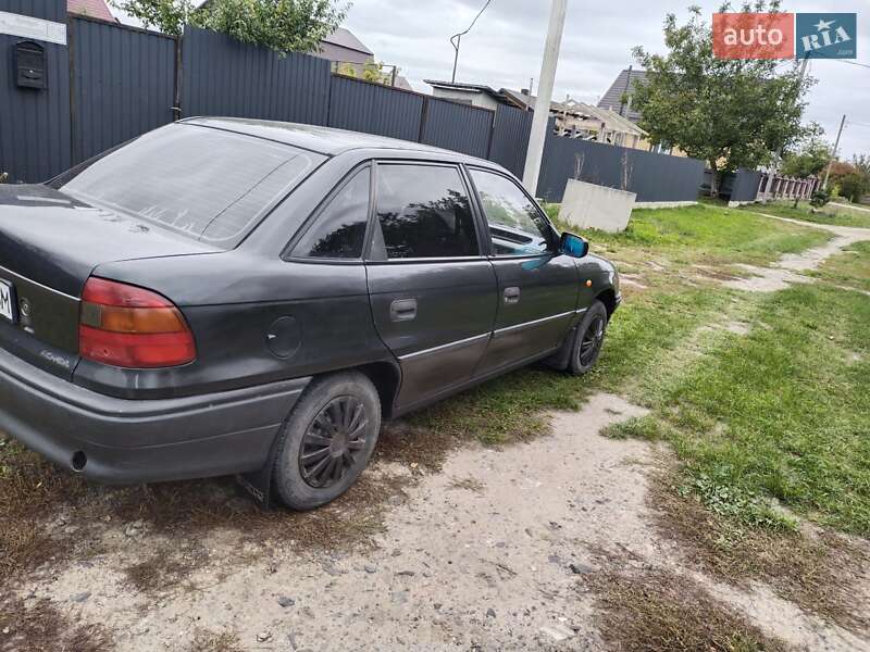 Седан Opel Astra 1994 в Костополе