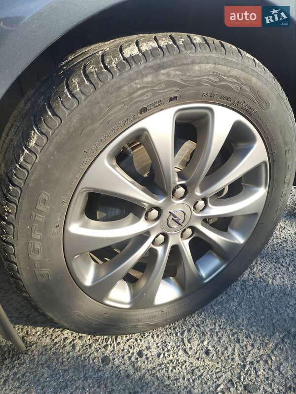 Универсал Opel Astra 2010 в Днепре