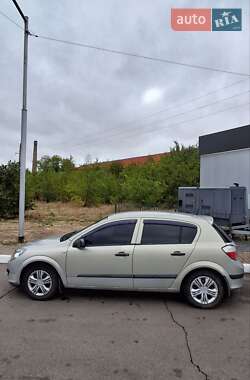 Хэтчбек Opel Astra 2006 в 