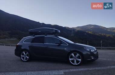 Универсал Opel Astra 2011 в Ровно