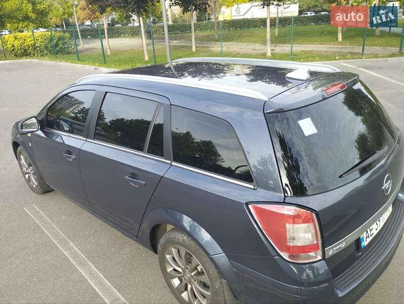 Универсал Opel Astra 2010 в Днепре