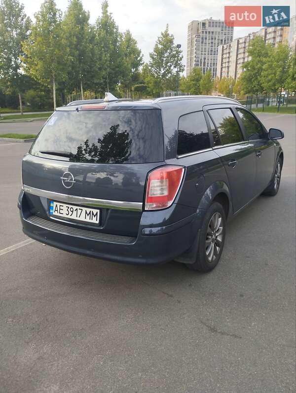 Универсал Opel Astra 2010 в Днепре