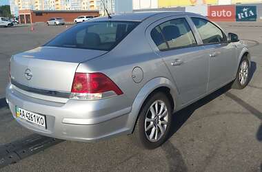 Седан Opel Astra 2011 в 