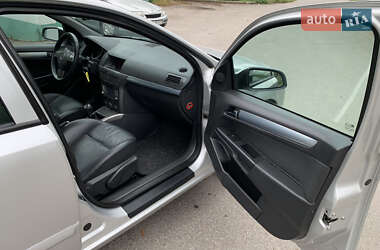Универсал Opel Astra 2005 в 