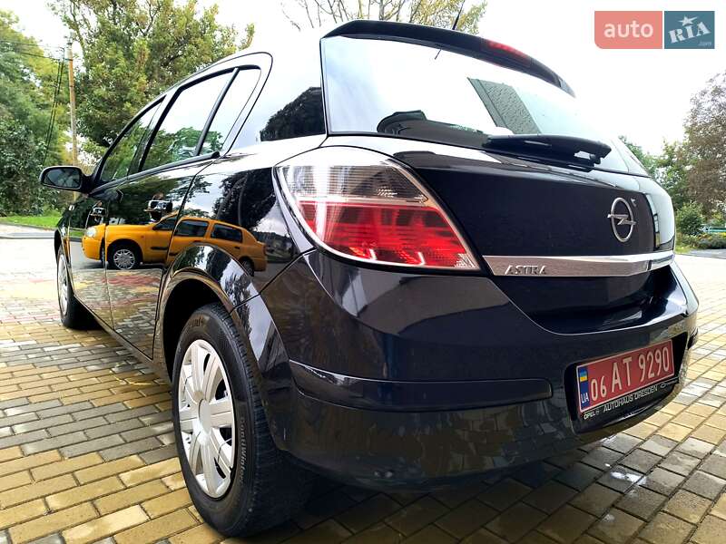 Хэтчбек Opel Astra 2009 в Звягеле