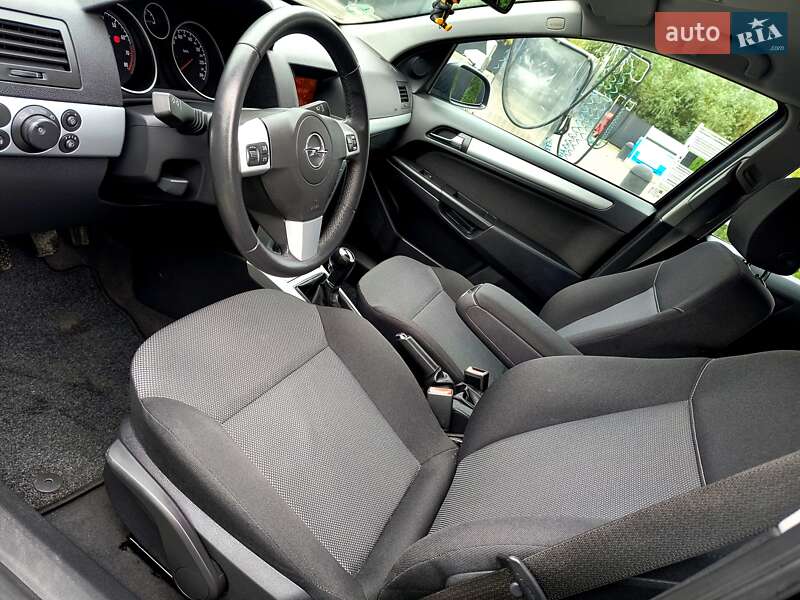 Хэтчбек Opel Astra 2009 в Звягеле
