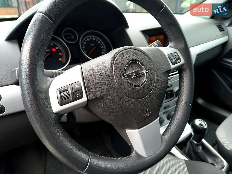 Хэтчбек Opel Astra 2009 в Звягеле