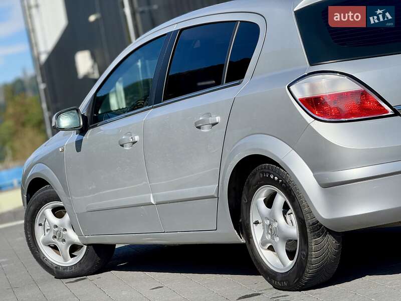 Хэтчбек Opel Astra 2006 в Межгорье