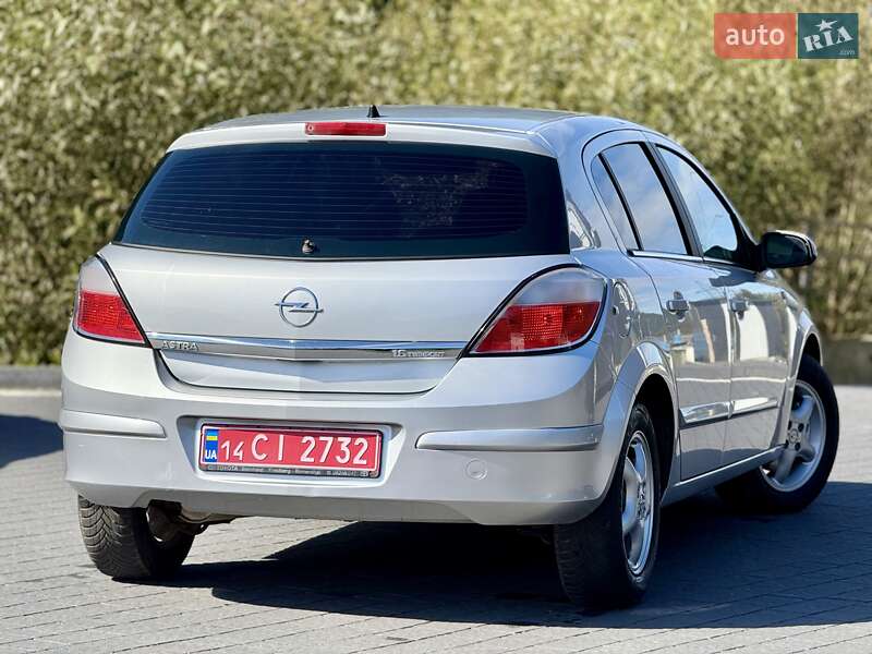 Хэтчбек Opel Astra 2006 в Межгорье