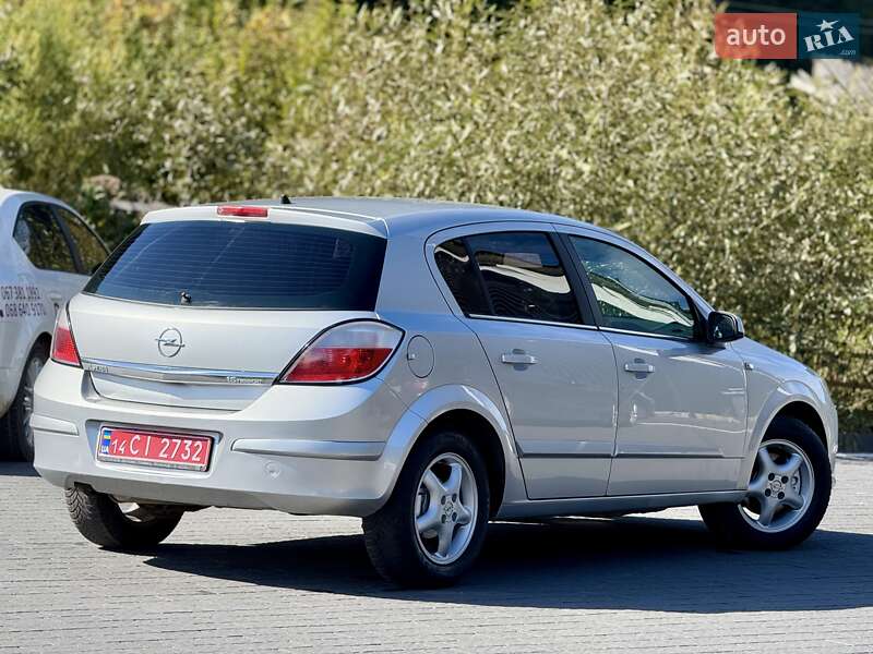 Хэтчбек Opel Astra 2006 в Межгорье
