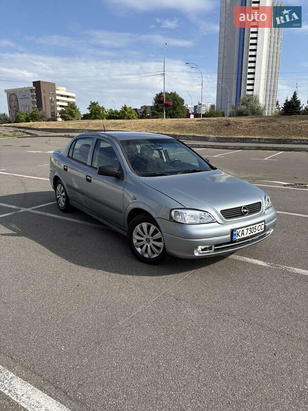 Седан Opel Astra 2006 в 