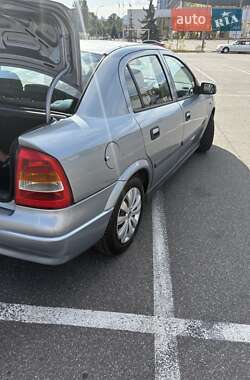 Седан Opel Astra 2006 в 
