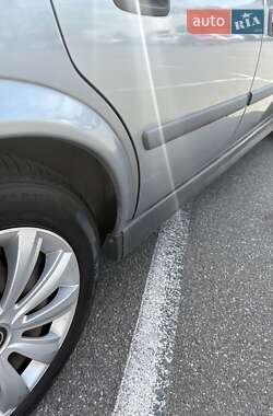 Седан Opel Astra 2006 в 