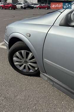 Седан Opel Astra 2006 в 