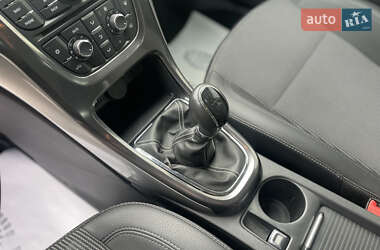 Универсал Opel Astra 2011 в 