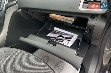 Универсал Opel Astra 2011 в 