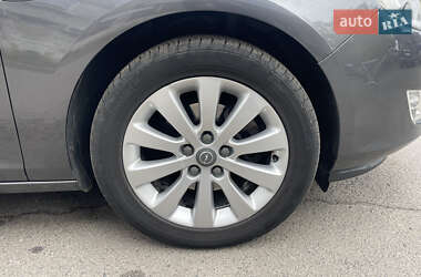 Универсал Opel Astra 2011 в 