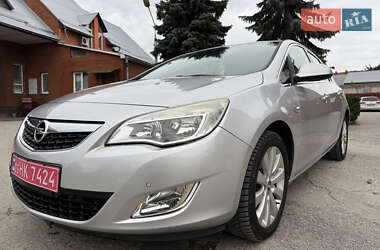 Хэтчбек Opel Astra 2010 в 