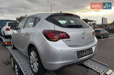 Хэтчбек Opel Astra 2010 в 