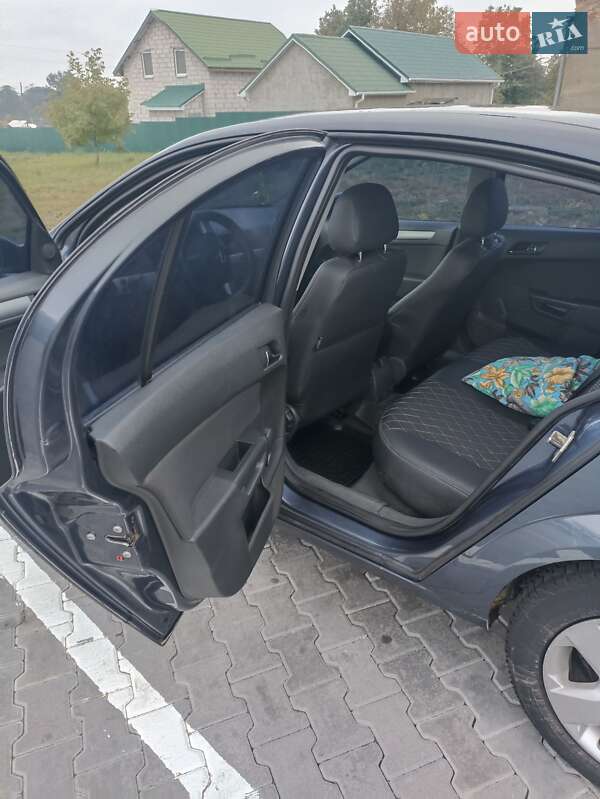 Седан Opel Astra 2008 в Тульчине