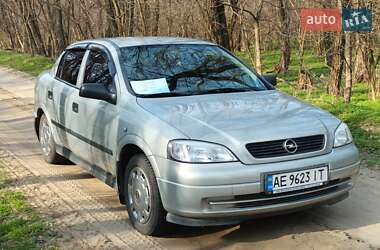 Седан Opel Astra 2006 в 