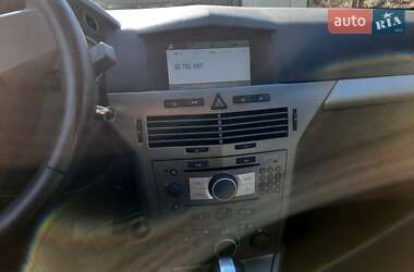 Хэтчбек Opel Astra 2006 в 