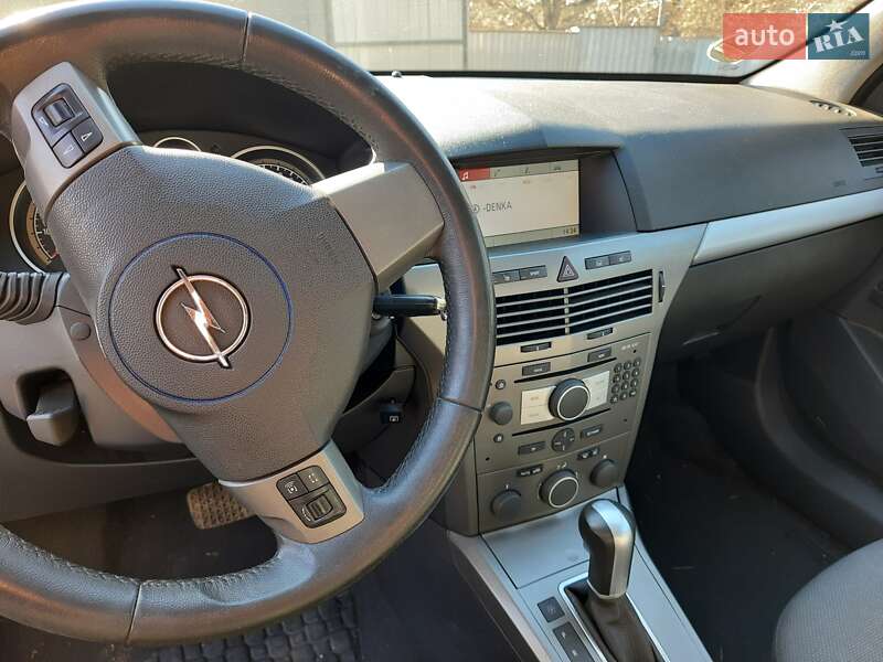 Хэтчбек Opel Astra 2006 в Городенке