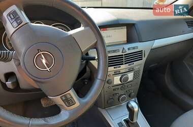 Хэтчбек Opel Astra 2006 в 