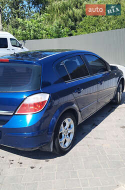 Хэтчбек Opel Astra 2006 в 