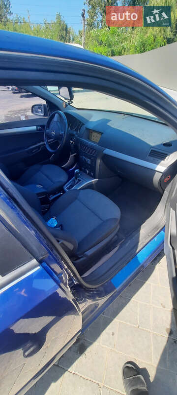 Хэтчбек Opel Astra 2006 в Городенке