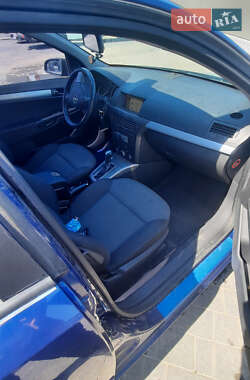 Хэтчбек Opel Astra 2006 в 