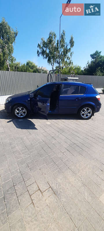Хэтчбек Opel Astra 2006 в Городенке