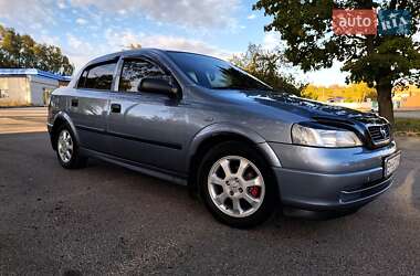 Седан Opel Astra 2006 в Ромнах