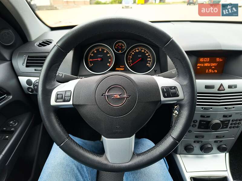 Хэтчбек Opel Astra 2009 в Звягеле