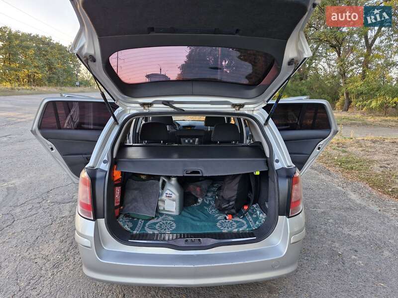 Универсал Opel Astra 2006 в Смеле