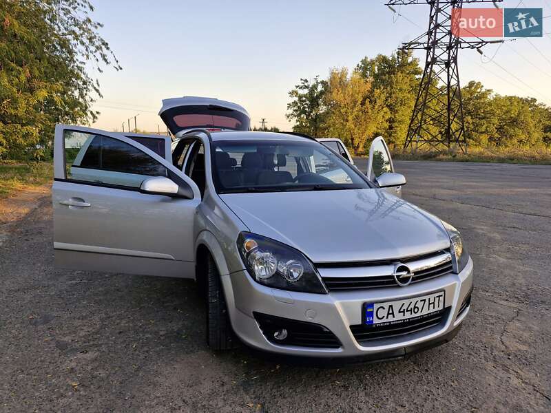 Универсал Opel Astra 2006 в Смеле