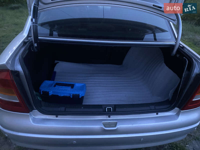 Седан Opel Astra 2002 в Житомире